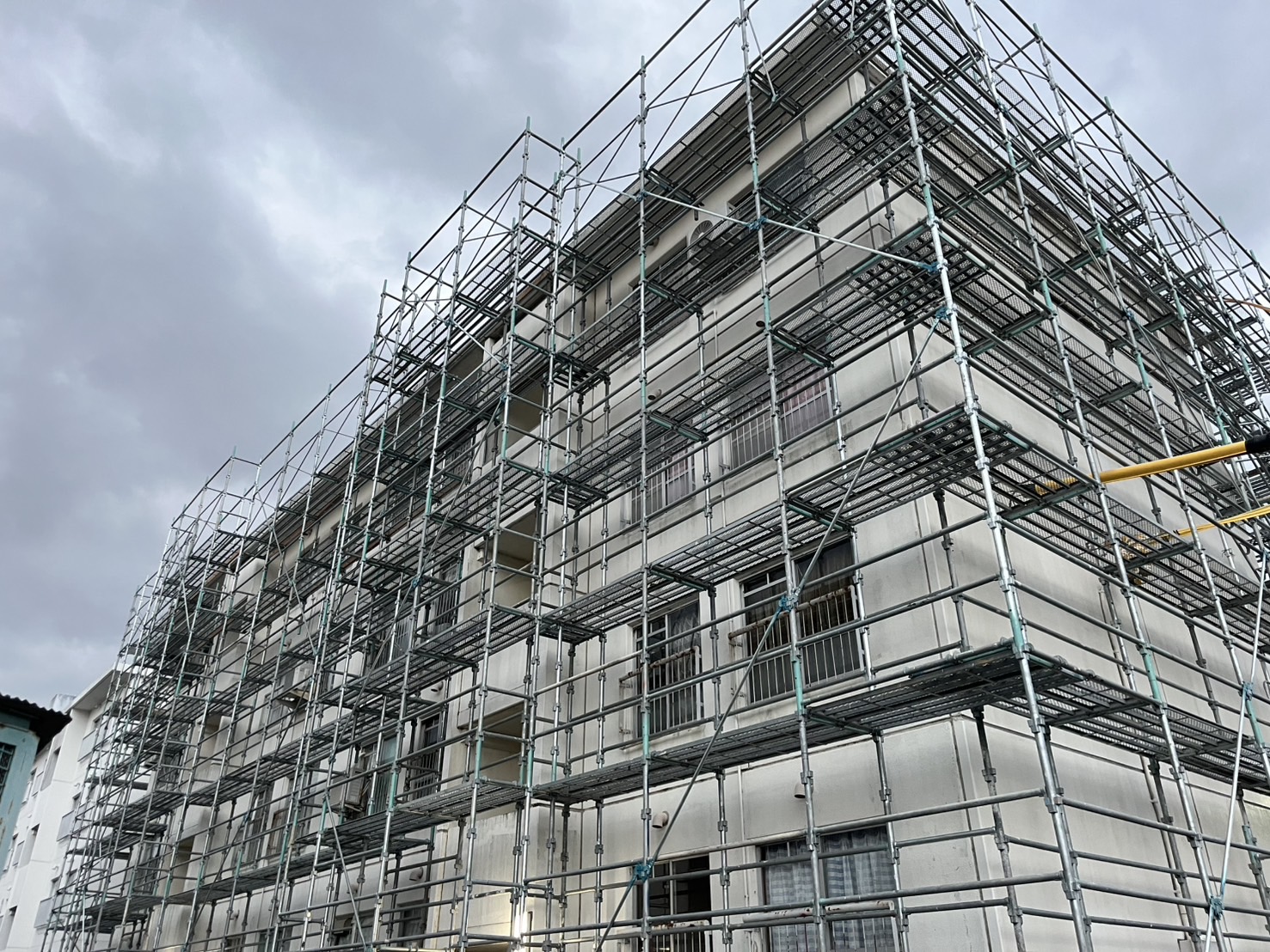 三重県内 某アパート改修工事/足場工事 | 三重県松阪市や津市で足場工事なら足場屋『田中工業』
